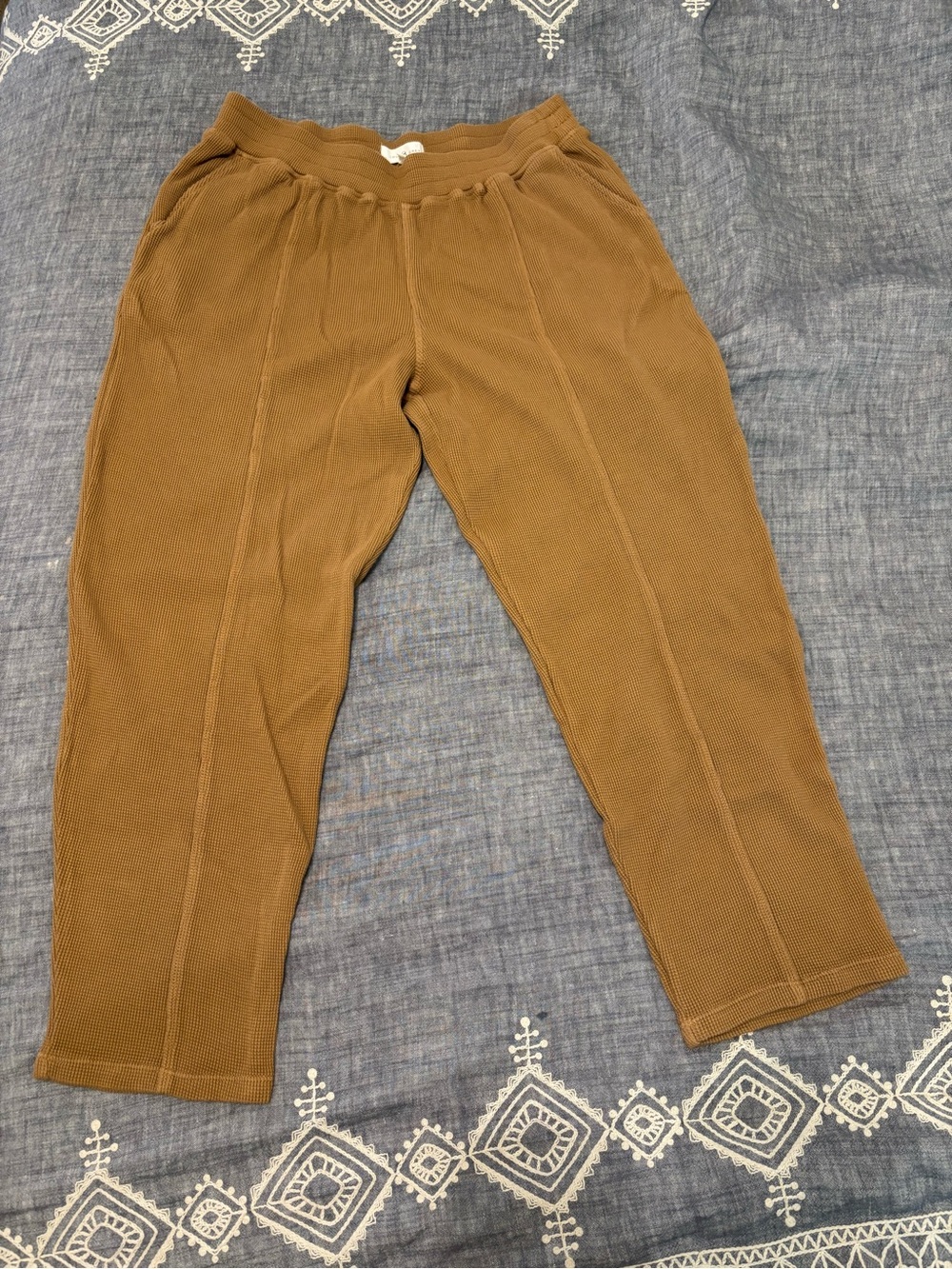 Lou & Grey Women’s Drawstring Joggers in Tan Brown